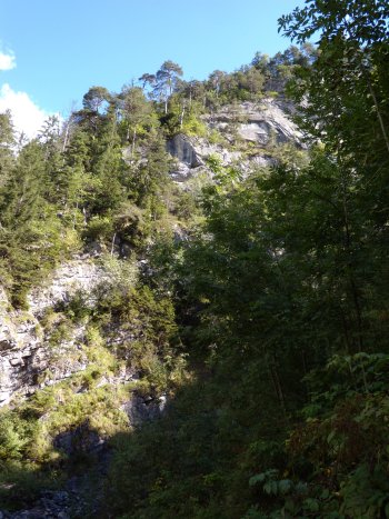 Scorcio sulle pareti della Via Ferrata (54410 bytes)